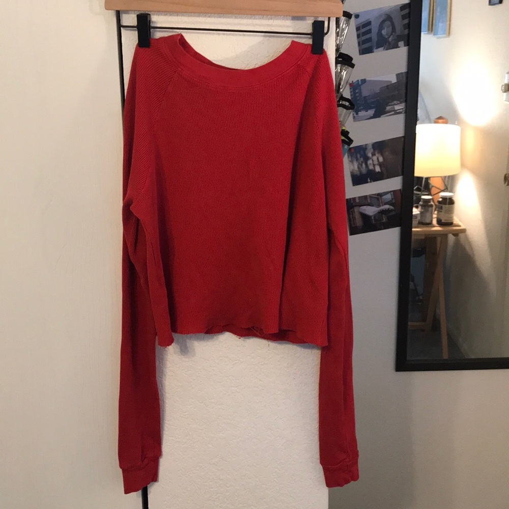 CROPPED RED LONGSLEEVE.